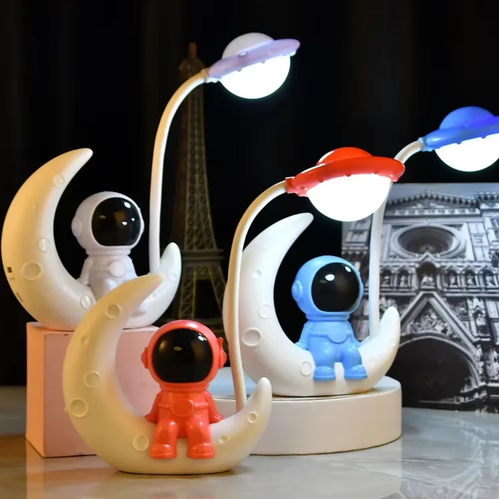 Creative Moon Astronaut Nightlight, LED Small Desk Lamp for Bedroom Decoration, Christmas Gift